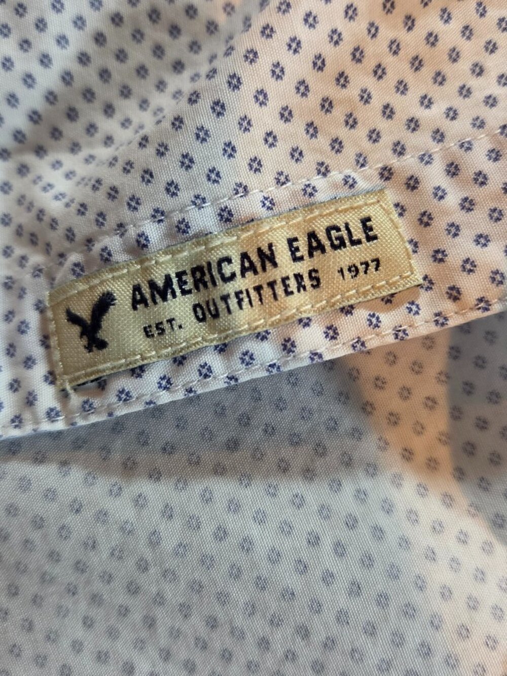 American Eagle Seriously Soft Classic Fit Button Down Shirt LS Men's Medium - Picture 9 of 10